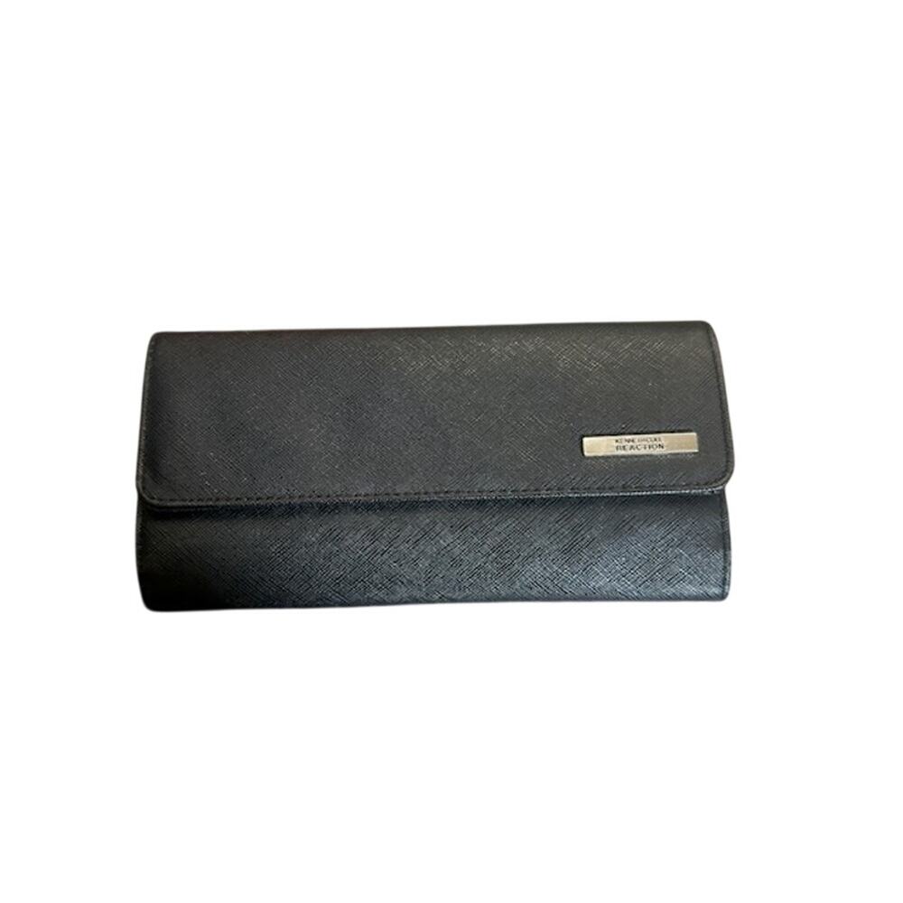 Kenneth Cole Black Leather Wallet with Magnetic Closure Women